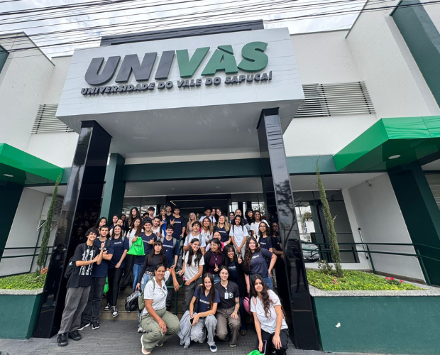 Alunos do 3 ano do Ensino Mdio da E. E. Monsenhor Jos Paulino visitam a Univs